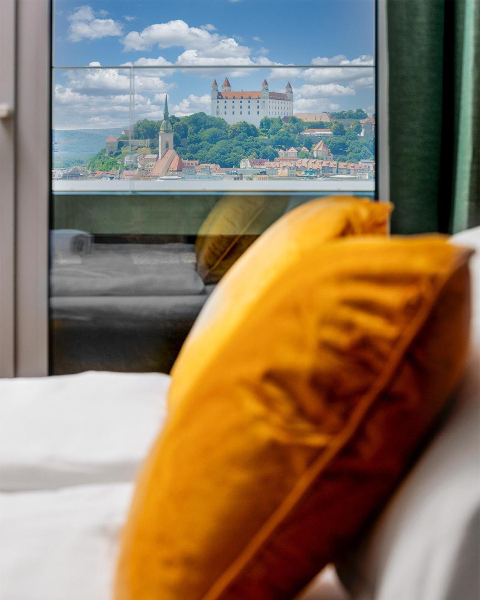 Sky Park 1 - Luxurious #Instaworthy Apartment In Downtown City Center With Included Parking, Best Address In Town Bratislava Eksteriør billede