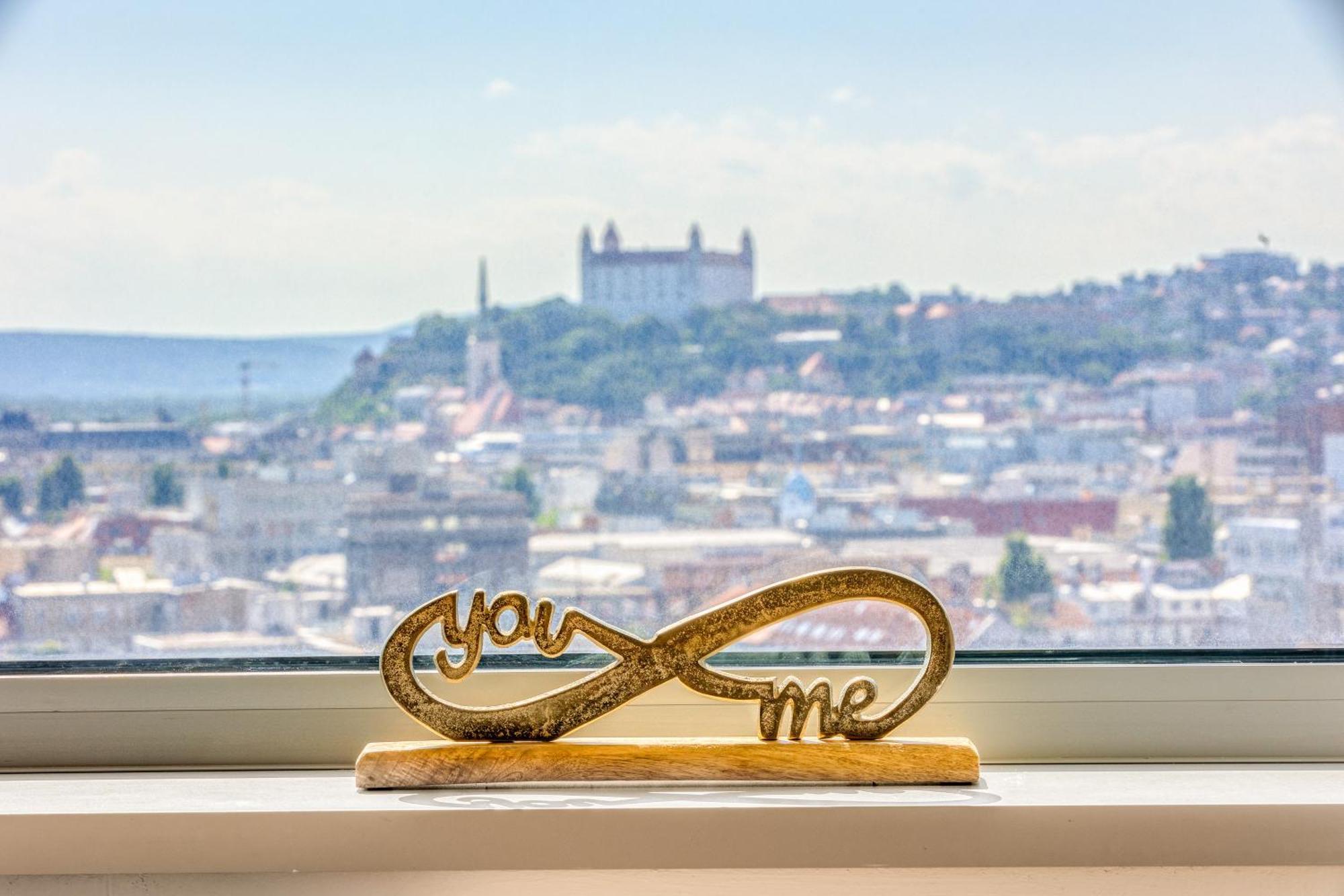 Sky Park 1 - Luxurious #Instaworthy Apartment In Downtown City Center With Included Parking, Best Address In Town Bratislava Eksteriør billede