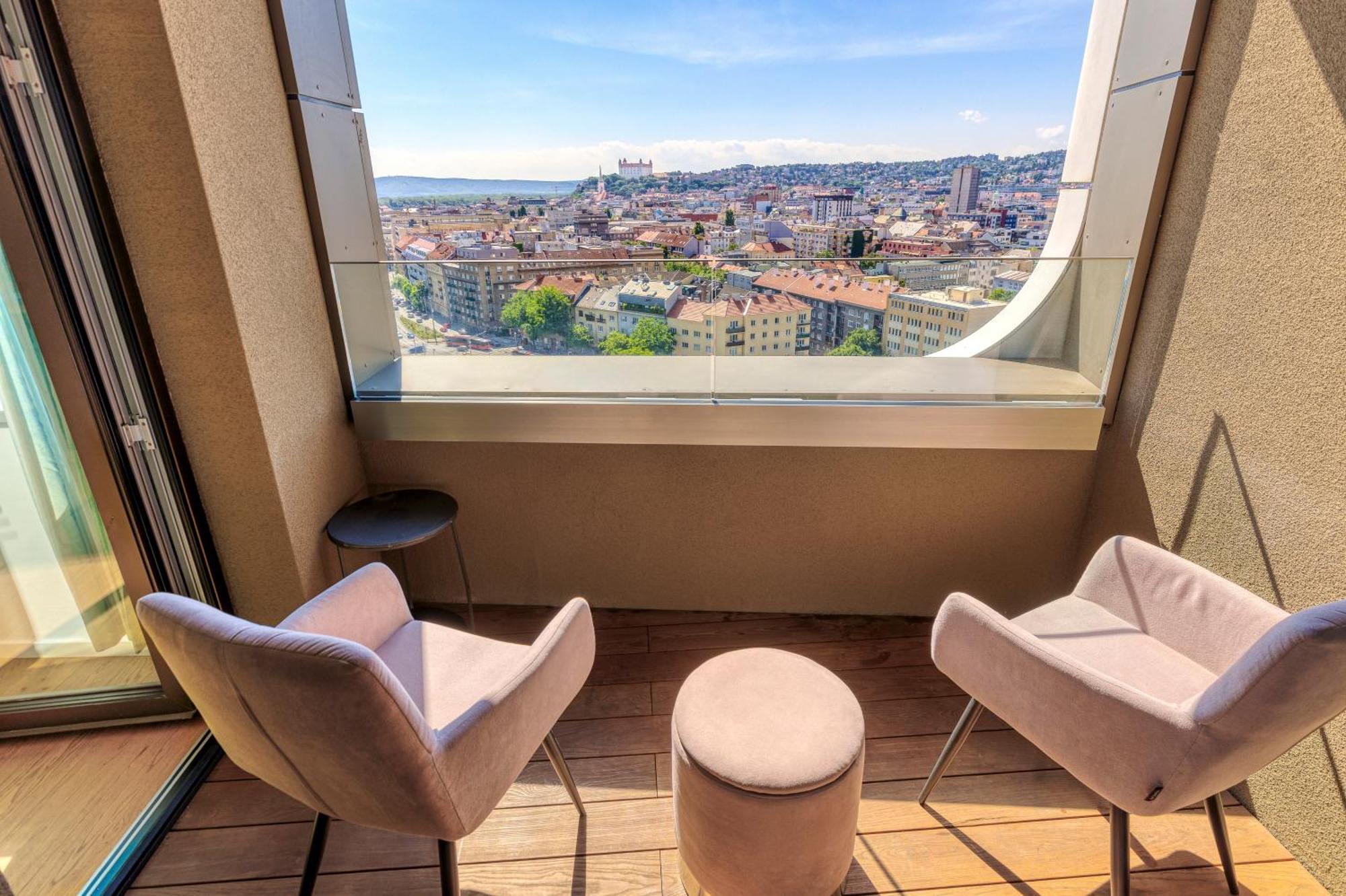 Sky Park 1 - Luxurious #Instaworthy Apartment In Downtown City Center With Included Parking, Best Address In Town Bratislava Eksteriør billede