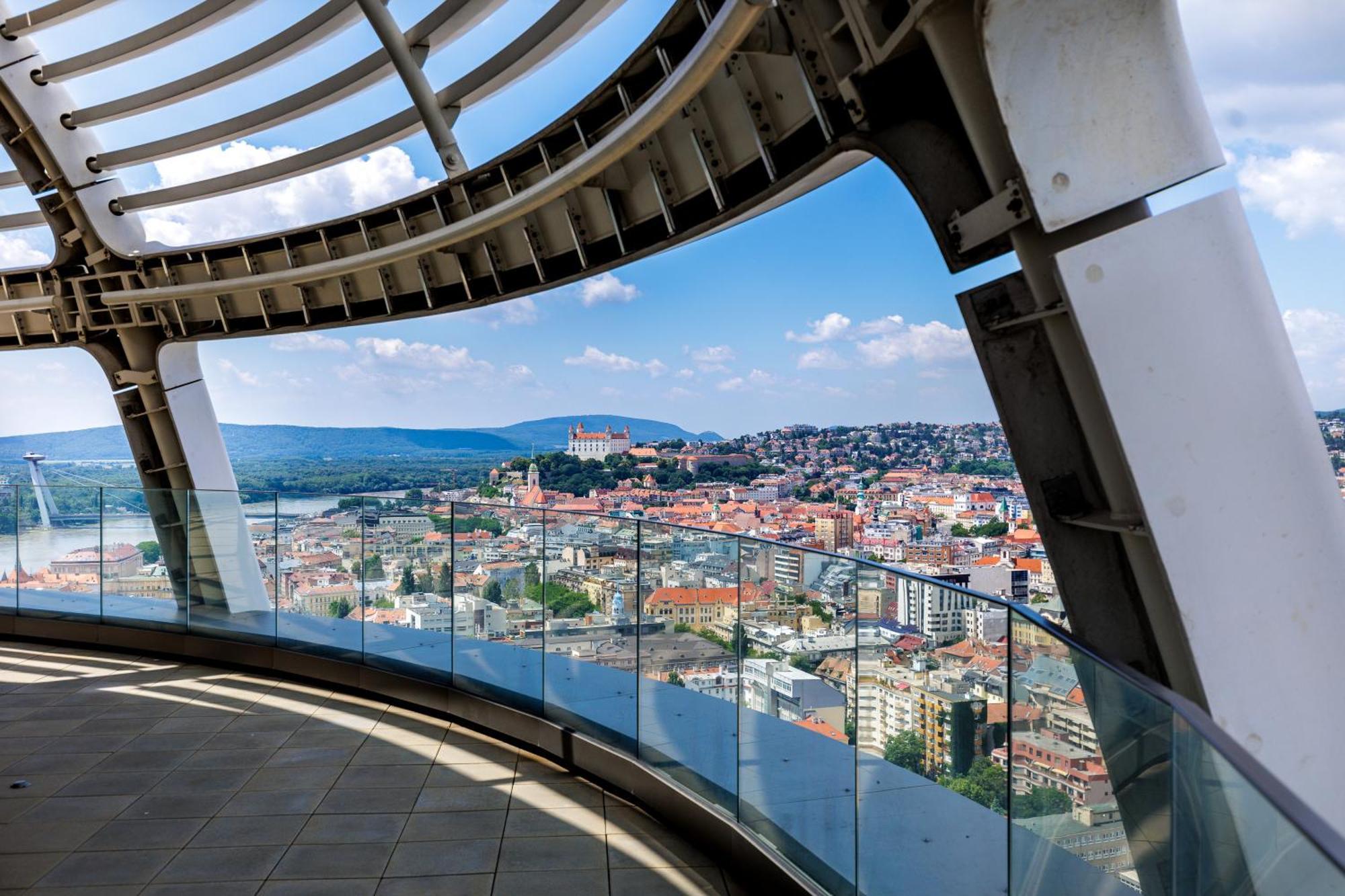 Sky Park 1 - Luxurious #Instaworthy Apartment In Downtown City Center With Included Parking, Best Address In Town Bratislava Eksteriør billede