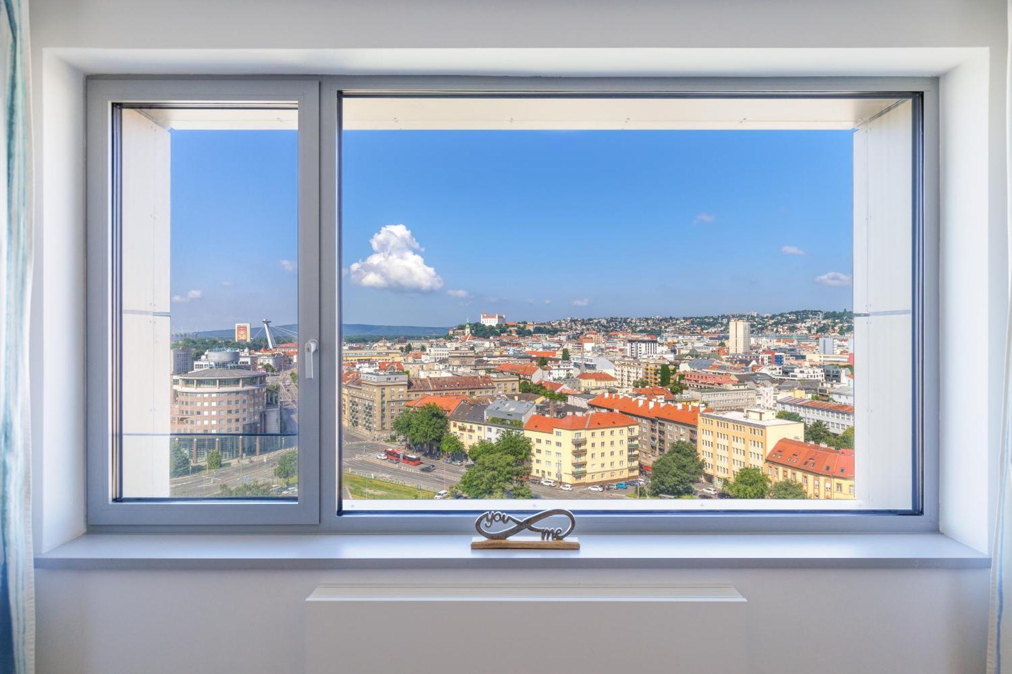 Sky Park 1 - Luxurious #Instaworthy Apartment In Downtown City Center With Included Parking, Best Address In Town Bratislava Eksteriør billede